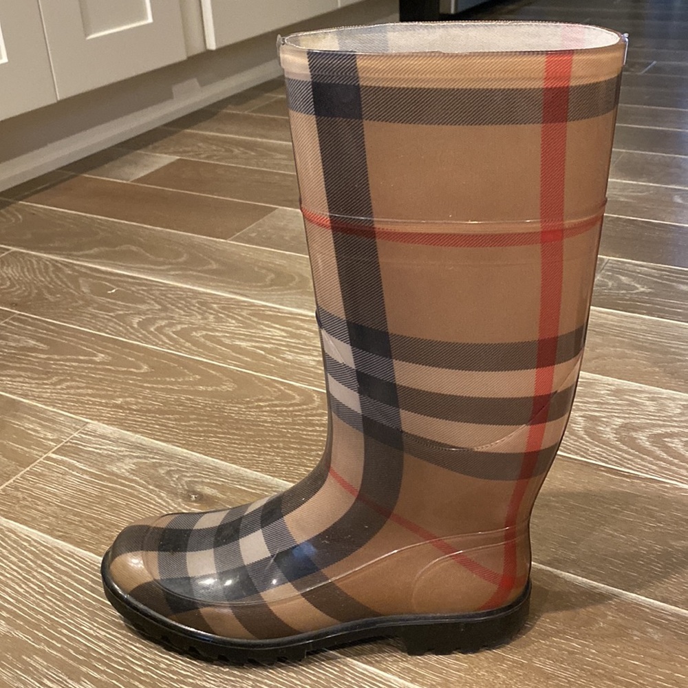 Burberry Rainboots - Picture 7 of 13